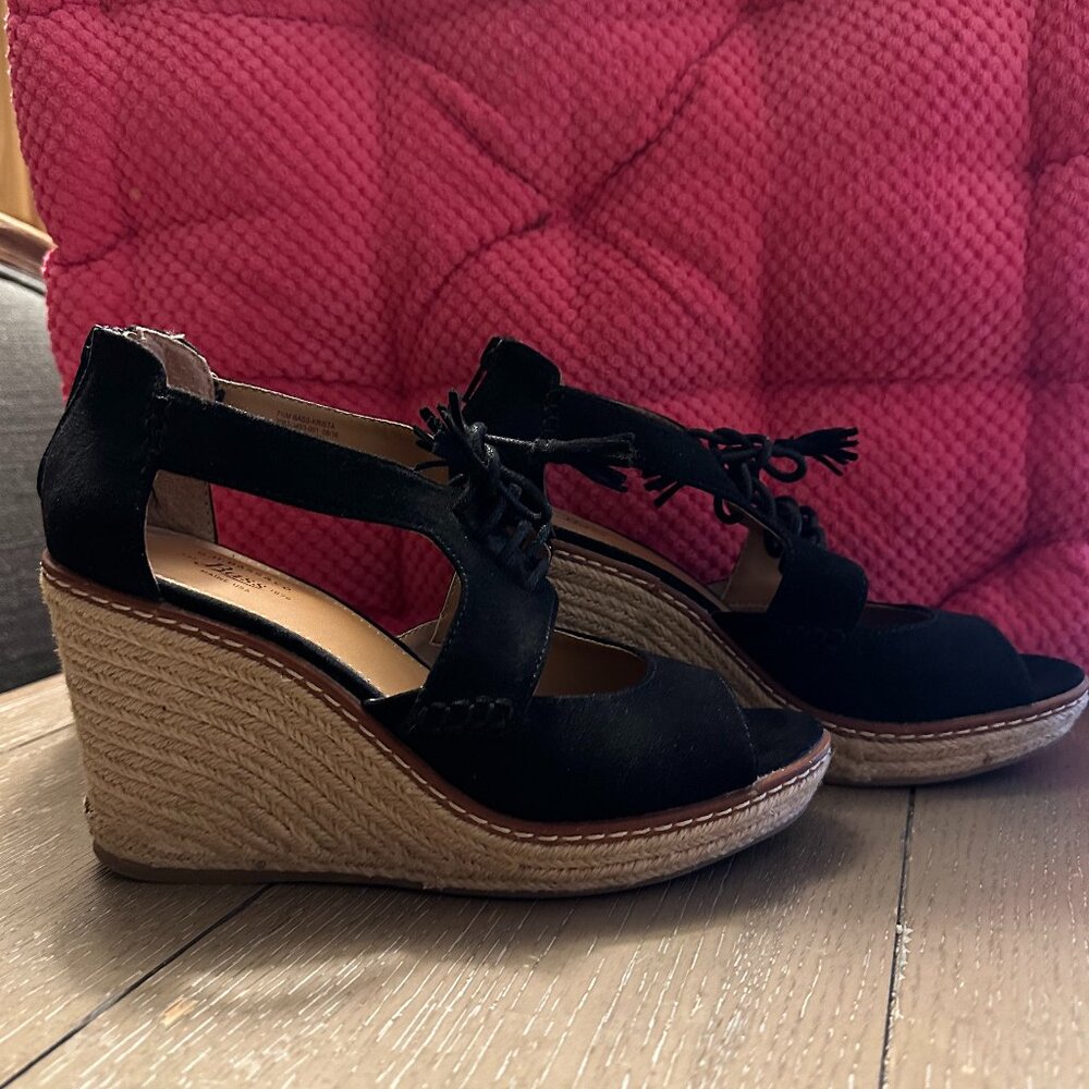 EUC GH Bass Wedge Sandals Size 7.5